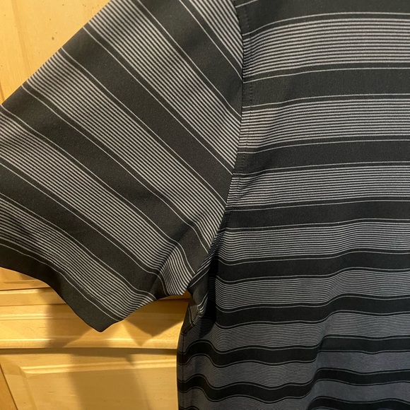 Under Armour men’s medium black/gray golf shirt - Picture 5 of 11